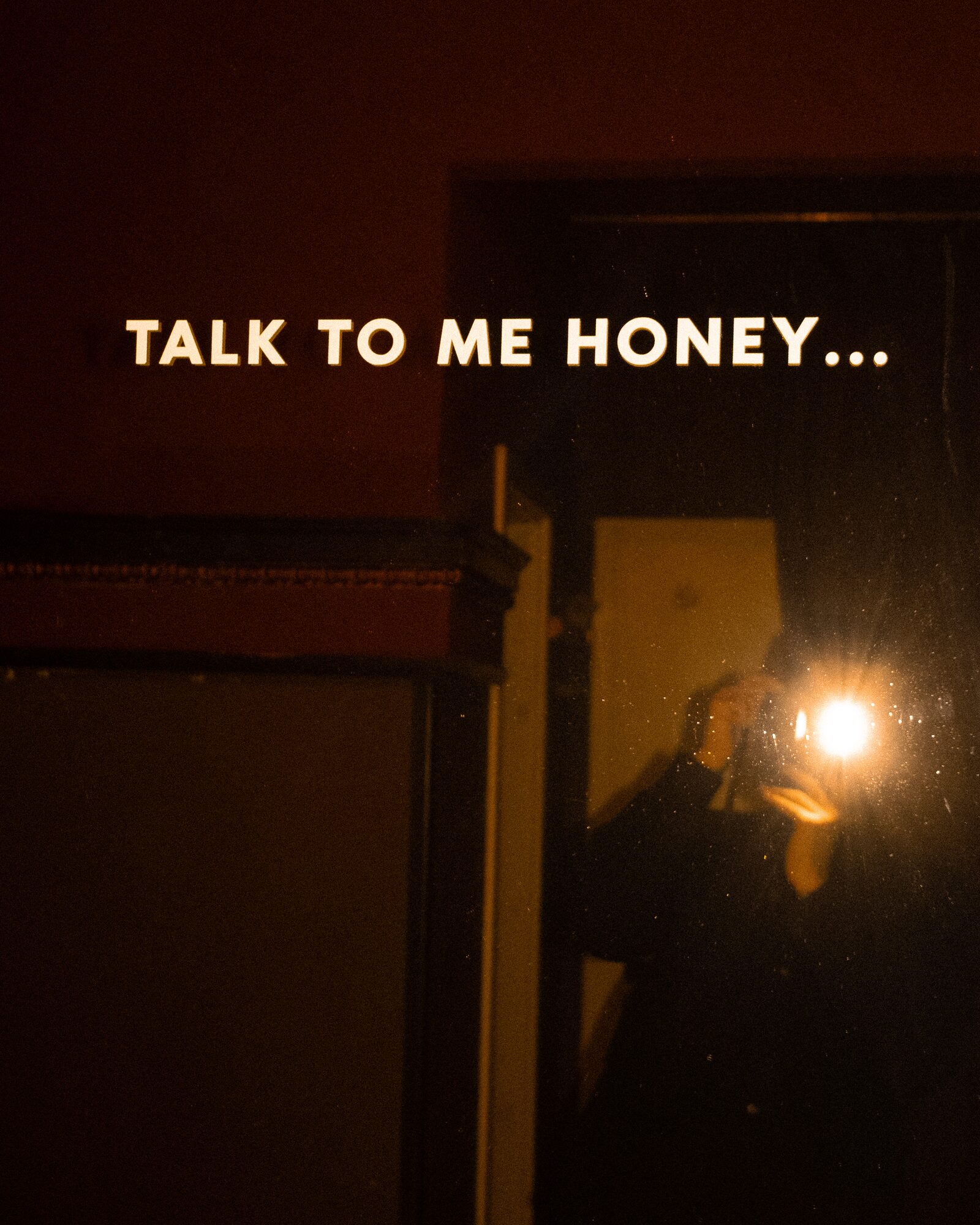 talk to me honey mirror — © plagmann